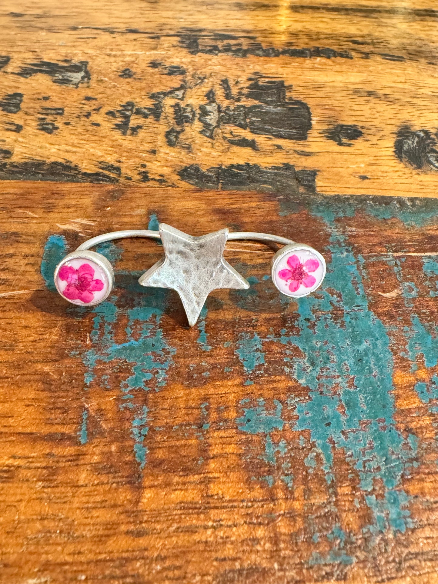 Star silver plated double ring with pink flowers