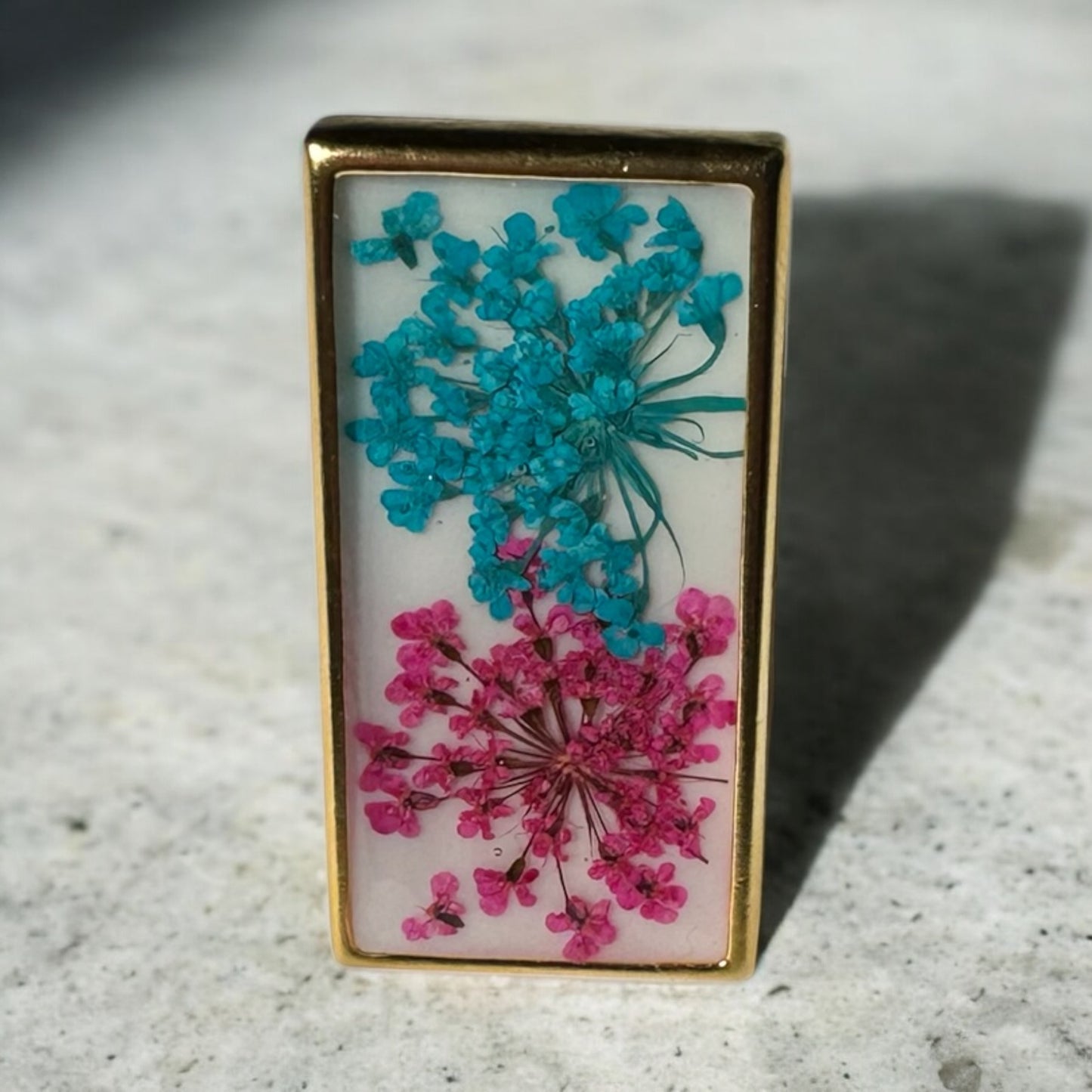 Rectangular gold plated oversized ring with 2 flowers