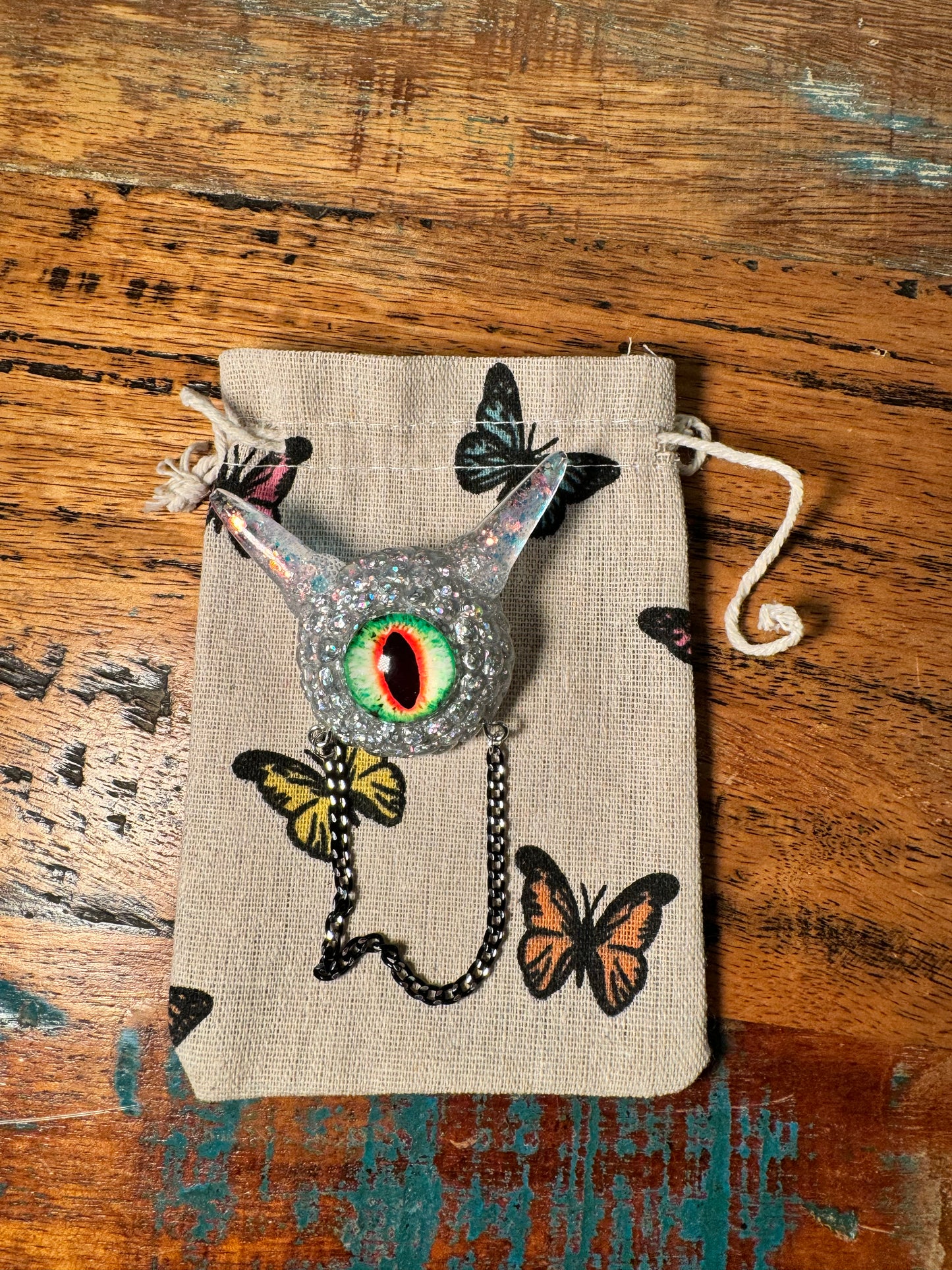 Handmade Eyeball brooch, unique jewelry, silver monster brooch with chain, Model Pointy