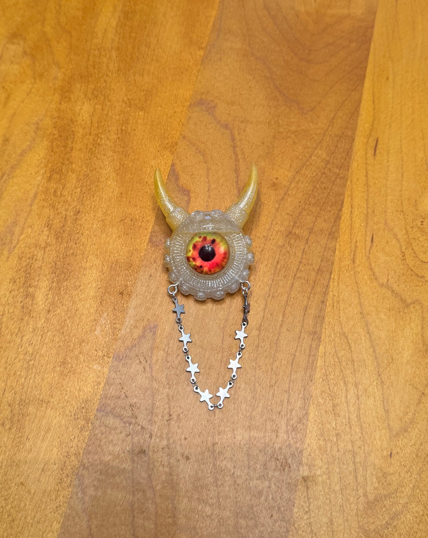 Handmade brooch, monster brooch in yellow and fine silver glitter. Model Vicky.