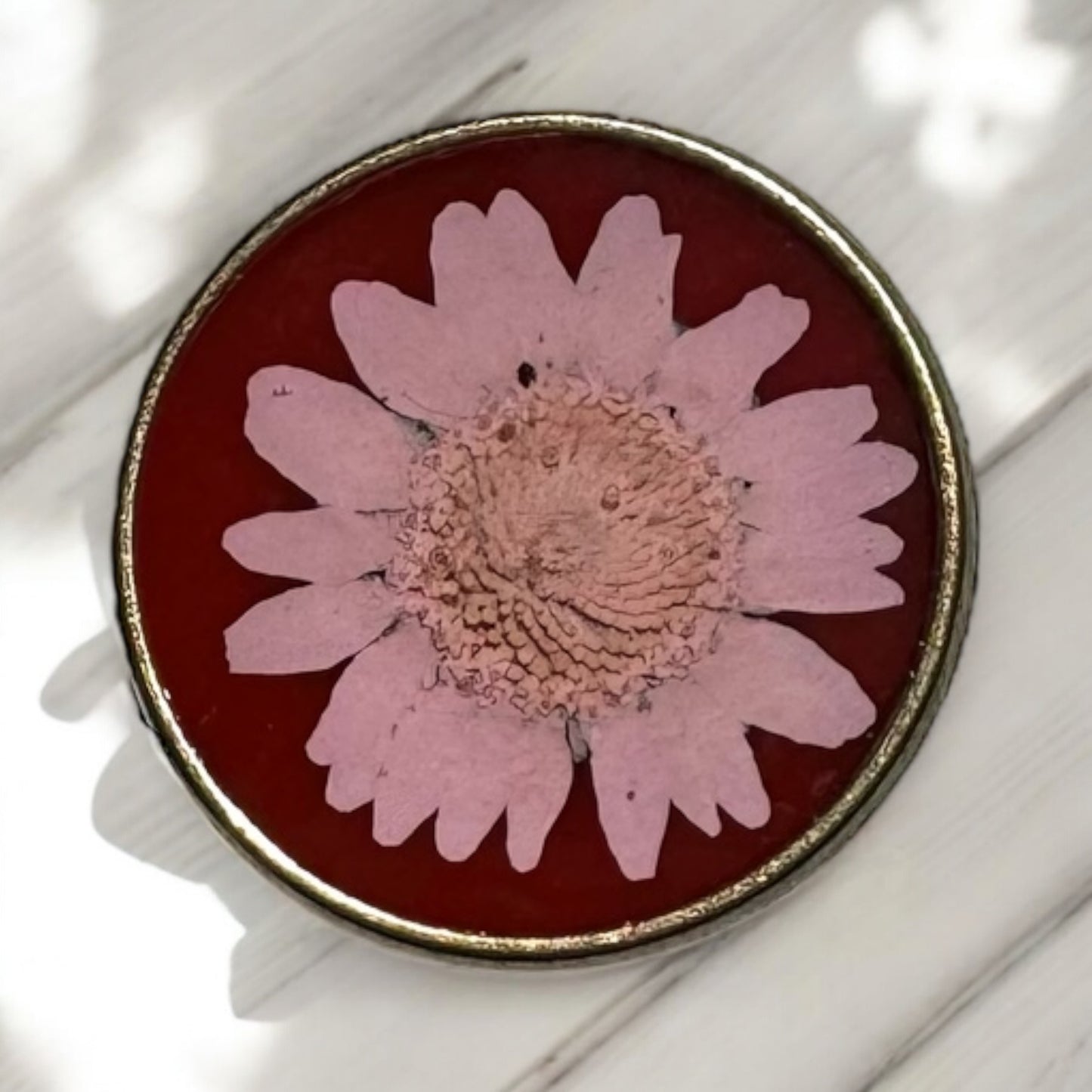 Round bronze ring with light pink daisy