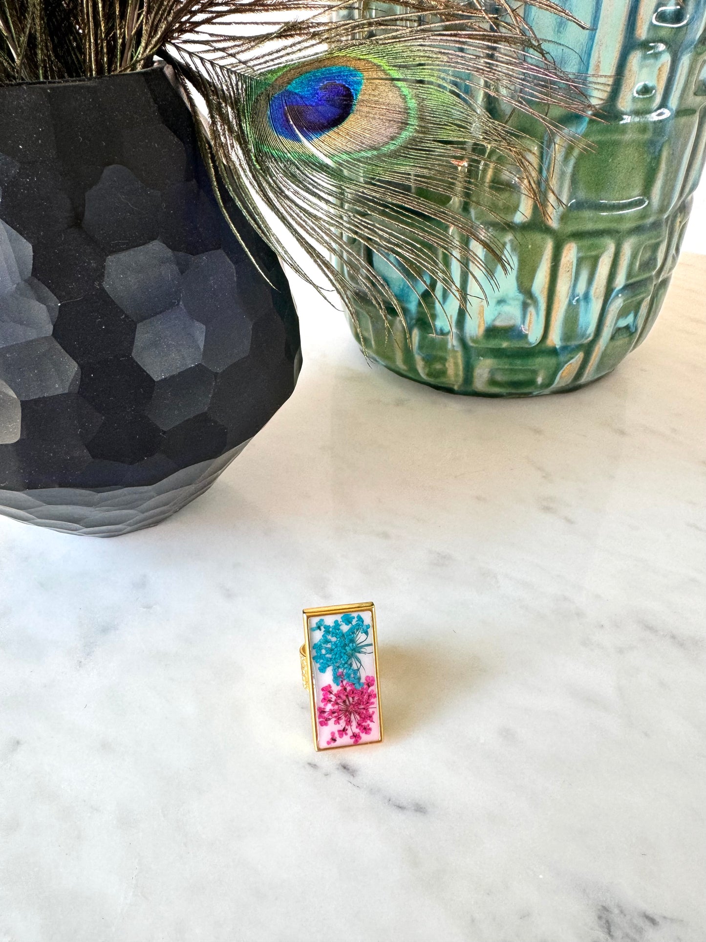 Rectangular gold plated oversized ring with 2 flowers