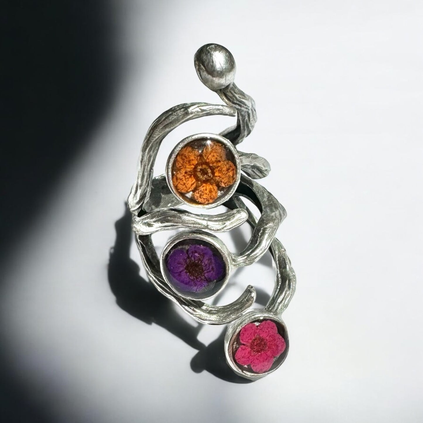 The roots ring with three flowers