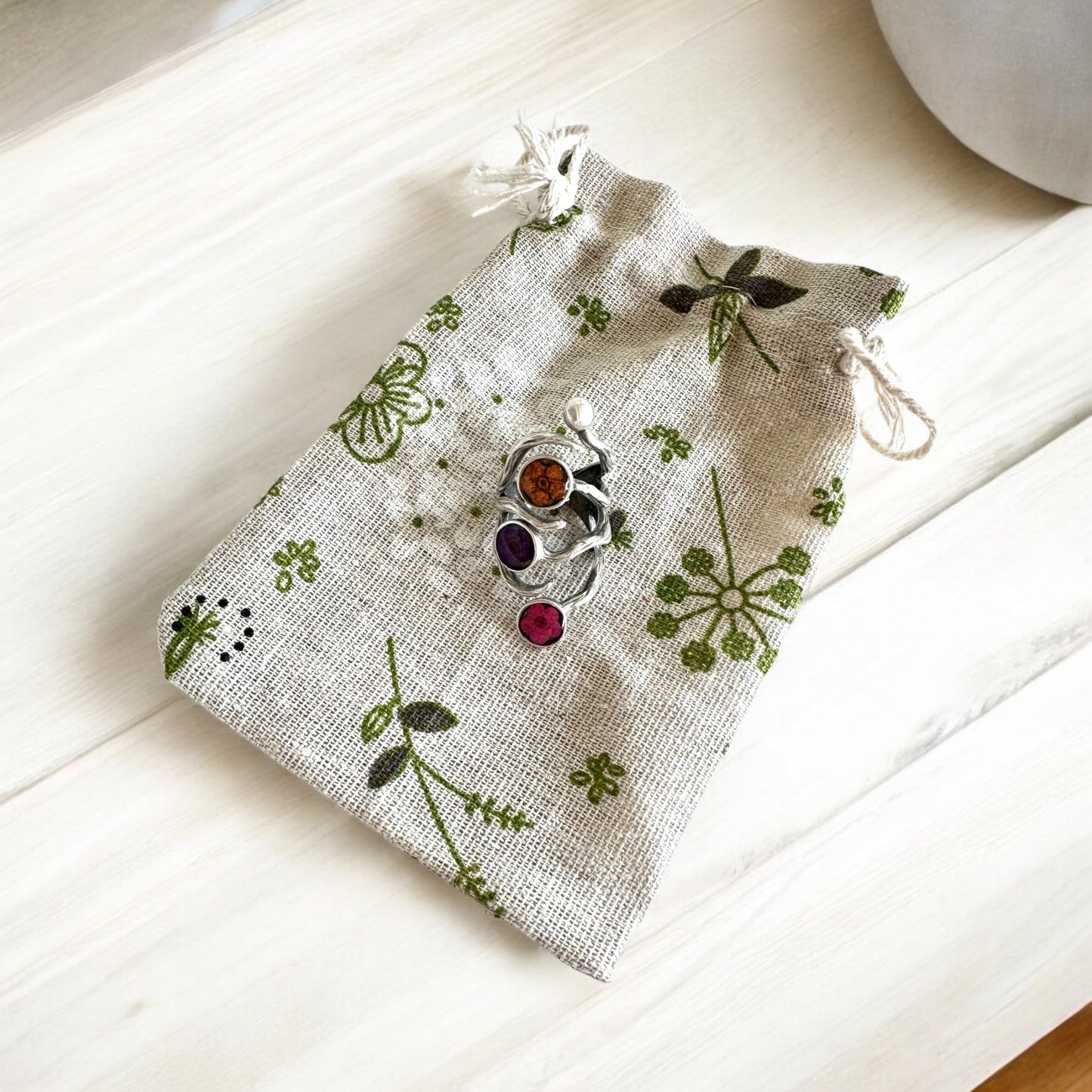 The roots ring with three flowers