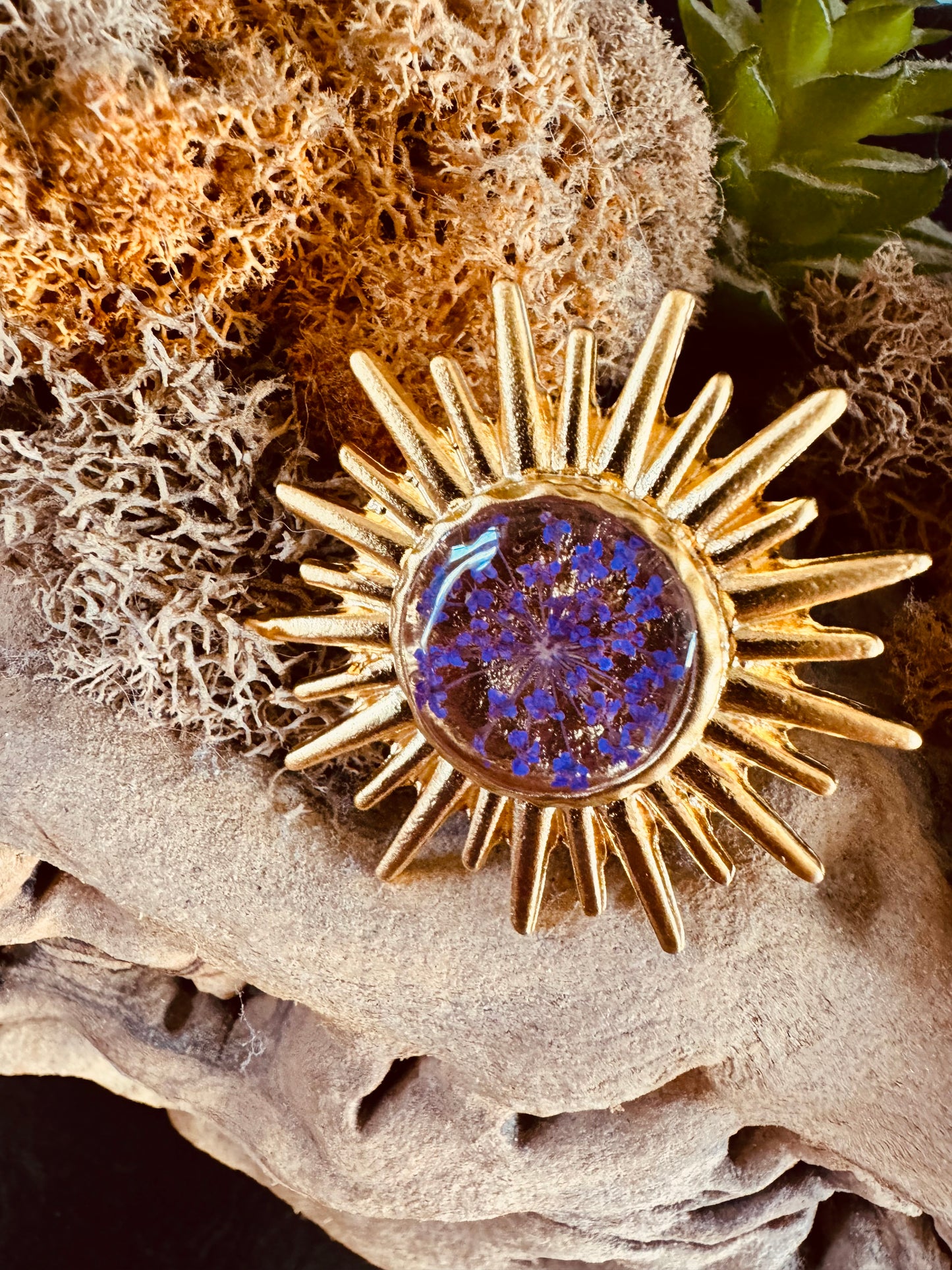 Sunburst ring with purple flower