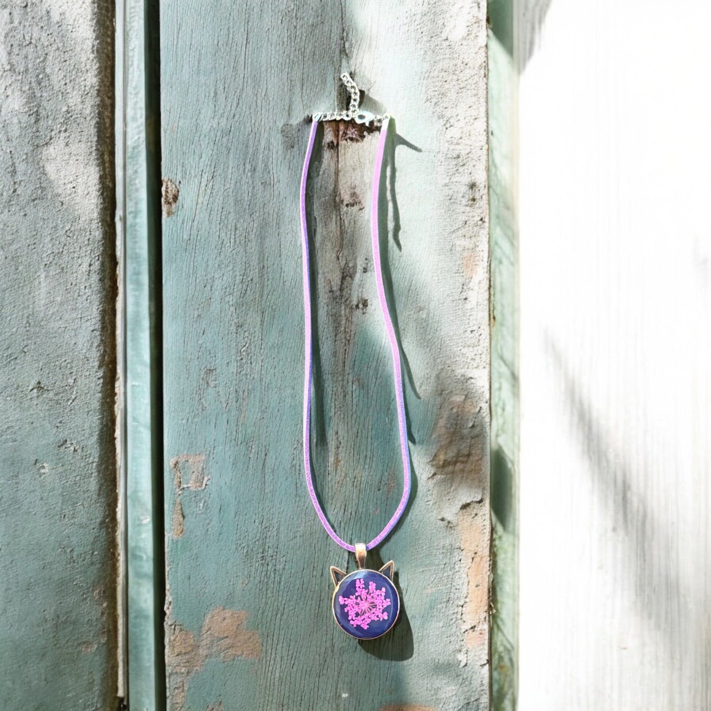 Cat head necklace, purple with pink flower