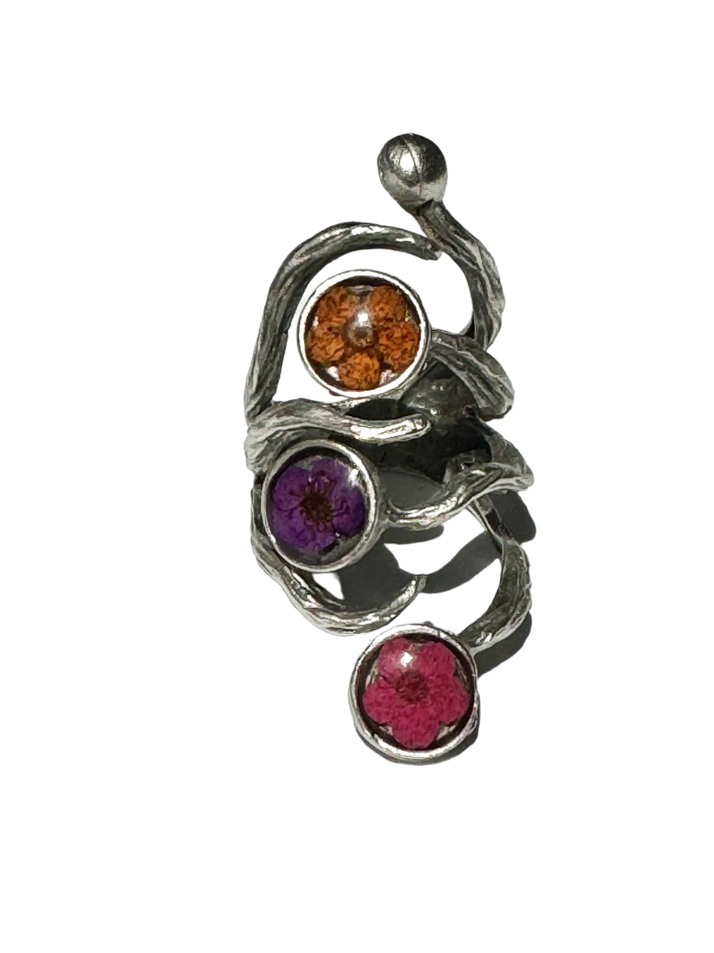The roots ring with three flowers