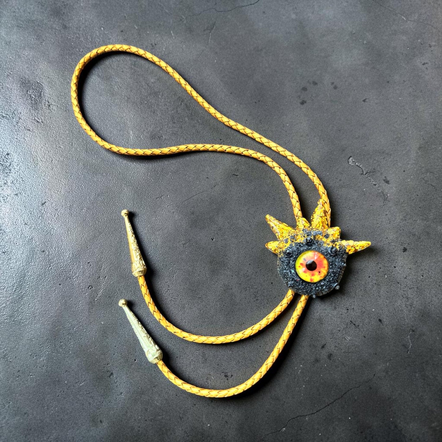 09/02 Monster bolo tie. Model Spiky.