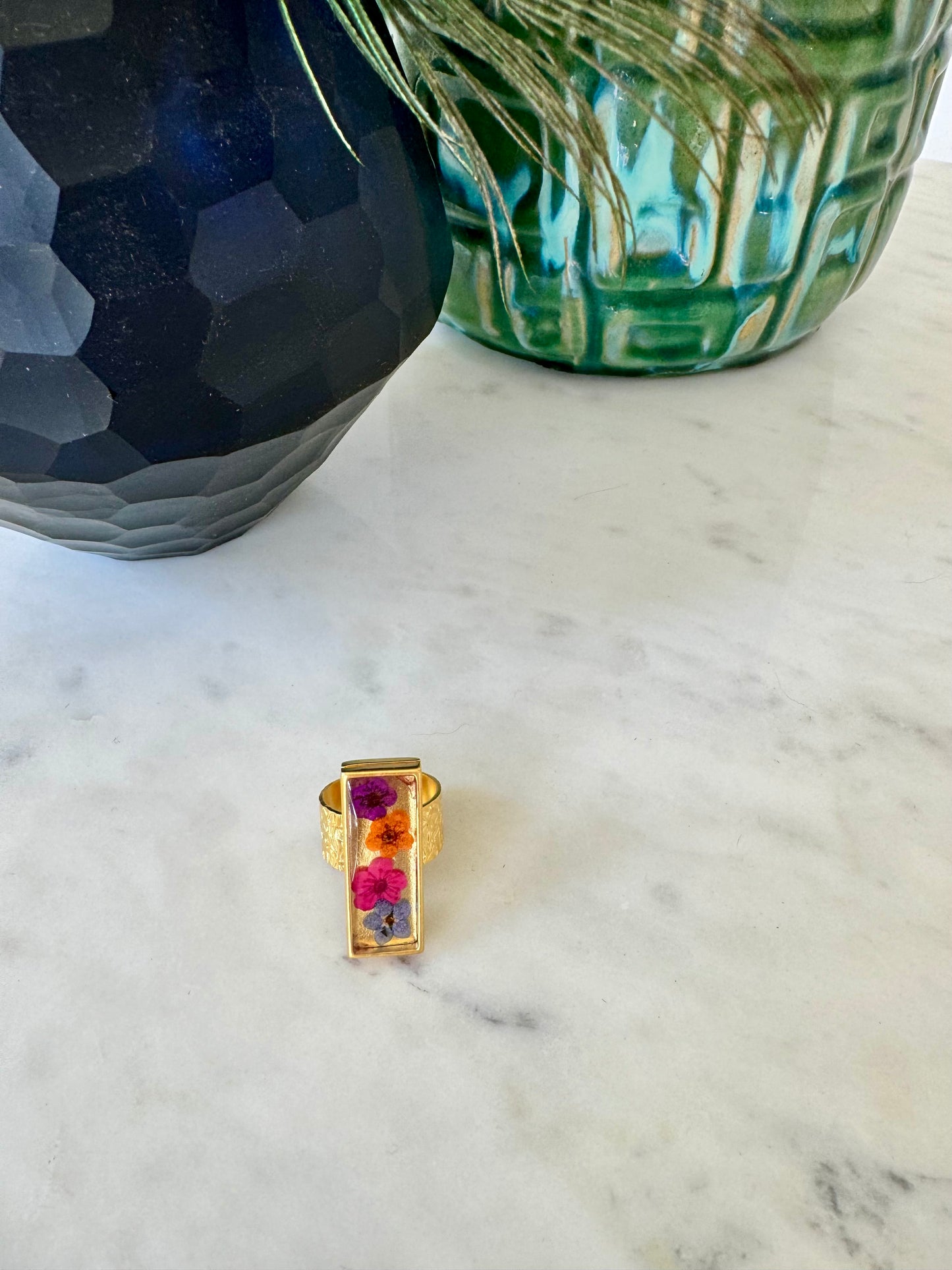 Rectangular gold plated ring with 4 flowers