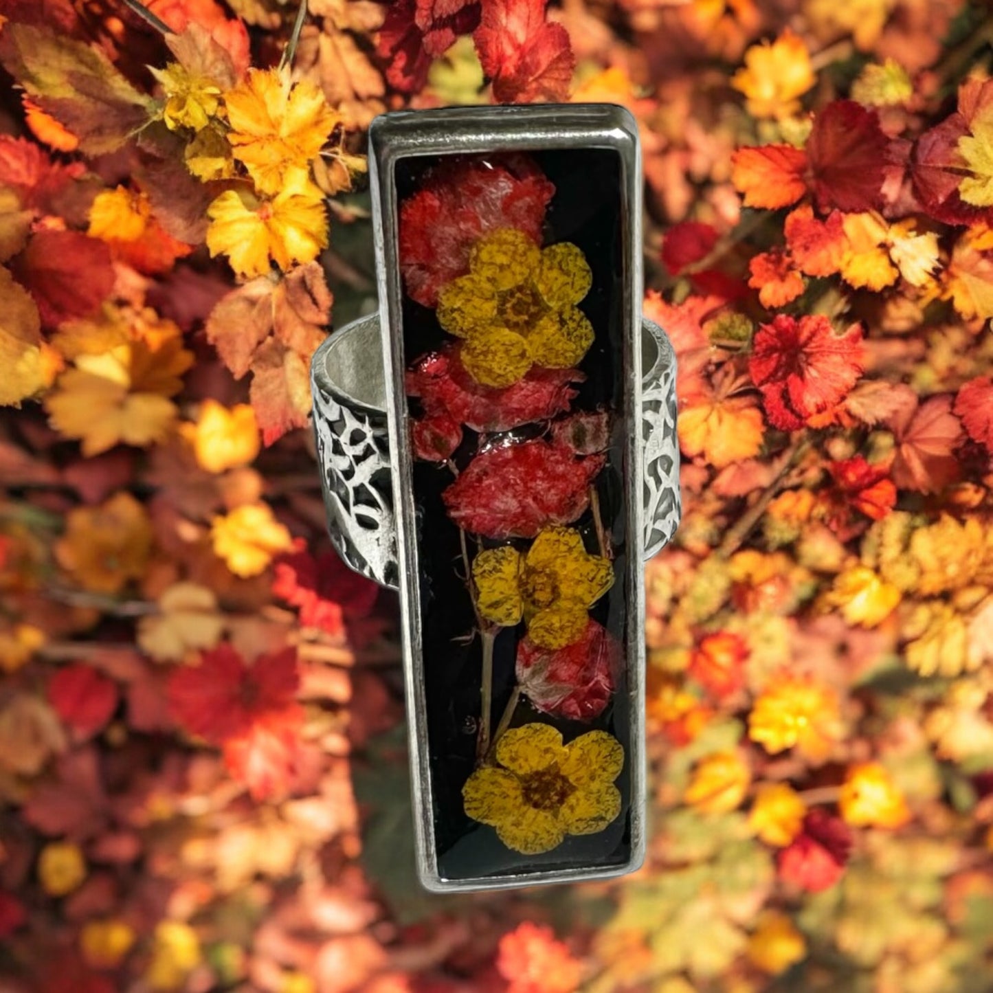 Rectangular long silver ring with flowers