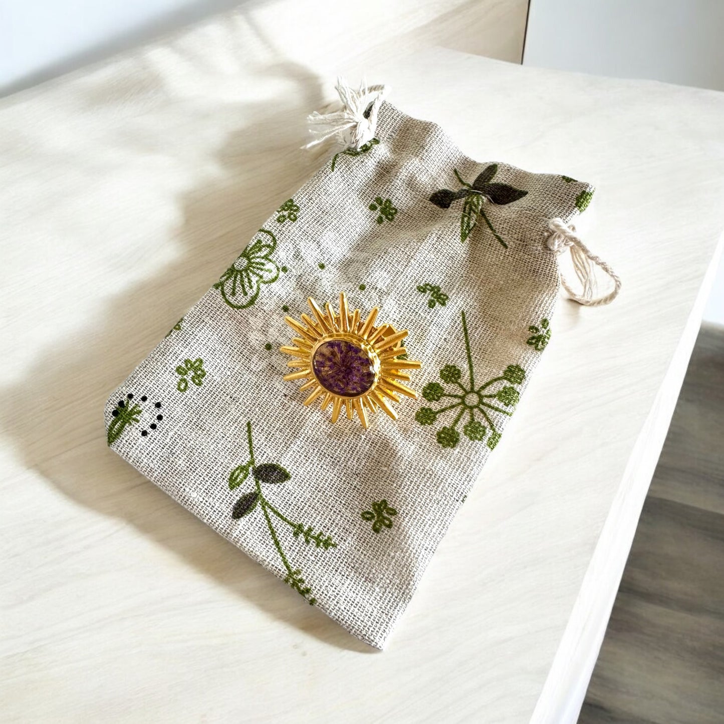 Sunburst ring with purple flower