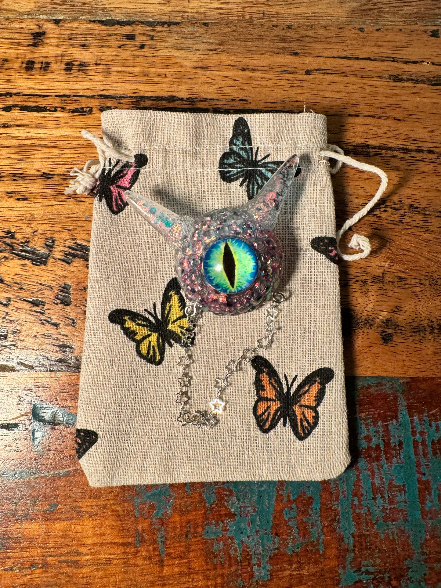 Handmade brooch, monster brooch in silver/pink glitter, pastel goth jewelry. Model Pointy.