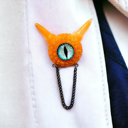 Monster brooch, handmade evil eye broach, edgy orange pastel goth brooch in resin, spooky jewelry, horror brooch, weird jewelry. Model Pointy.