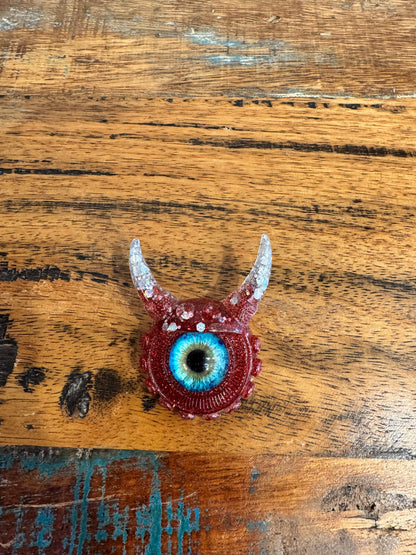 Monster brooch in silver and red. Model Vicky.