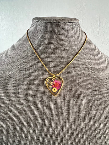 Dried flowers and watch parts necklace, handmade resin jewelry, real flowers and antics watch parts, Heart shape necklace, perfect Valentine’s Day gift, birthday gift for her, steampunk jewelry, romantic gift.