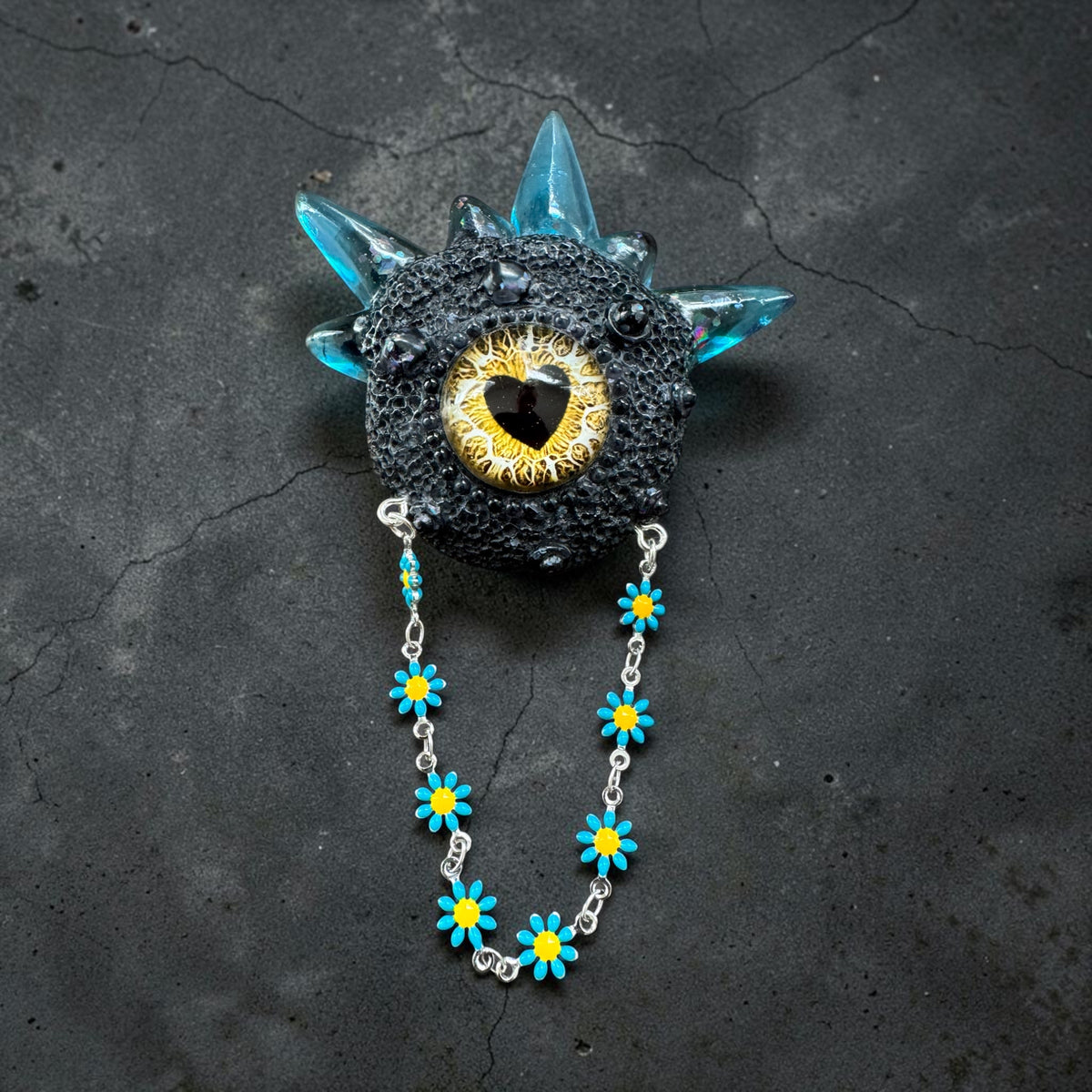 09/06 Monster brooch. Model Spiky.