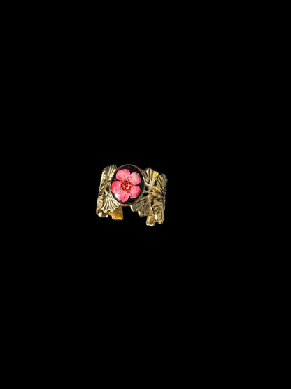 Ginkgo gold ring with red flower