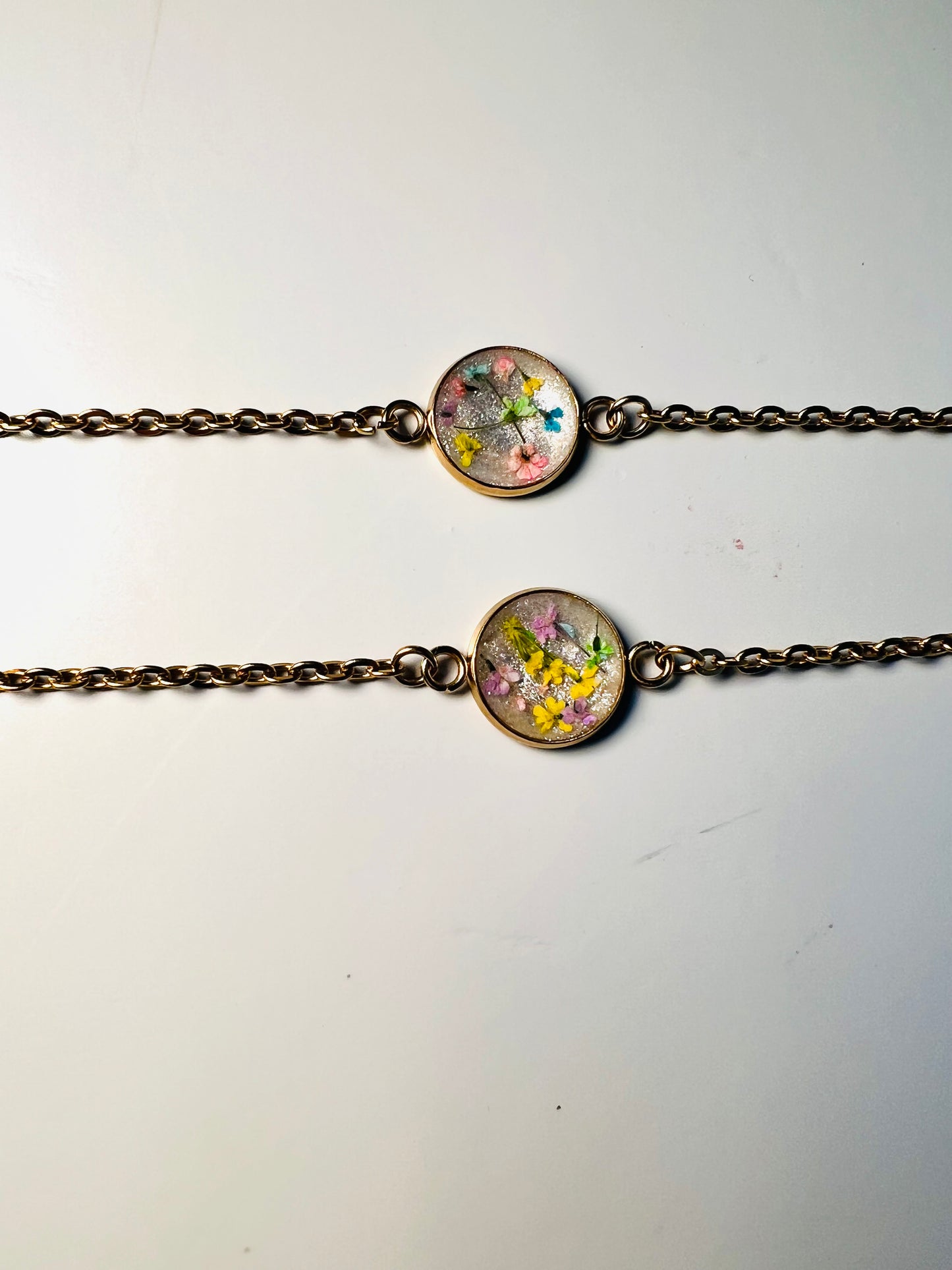 Confetti flowers gold bracelet