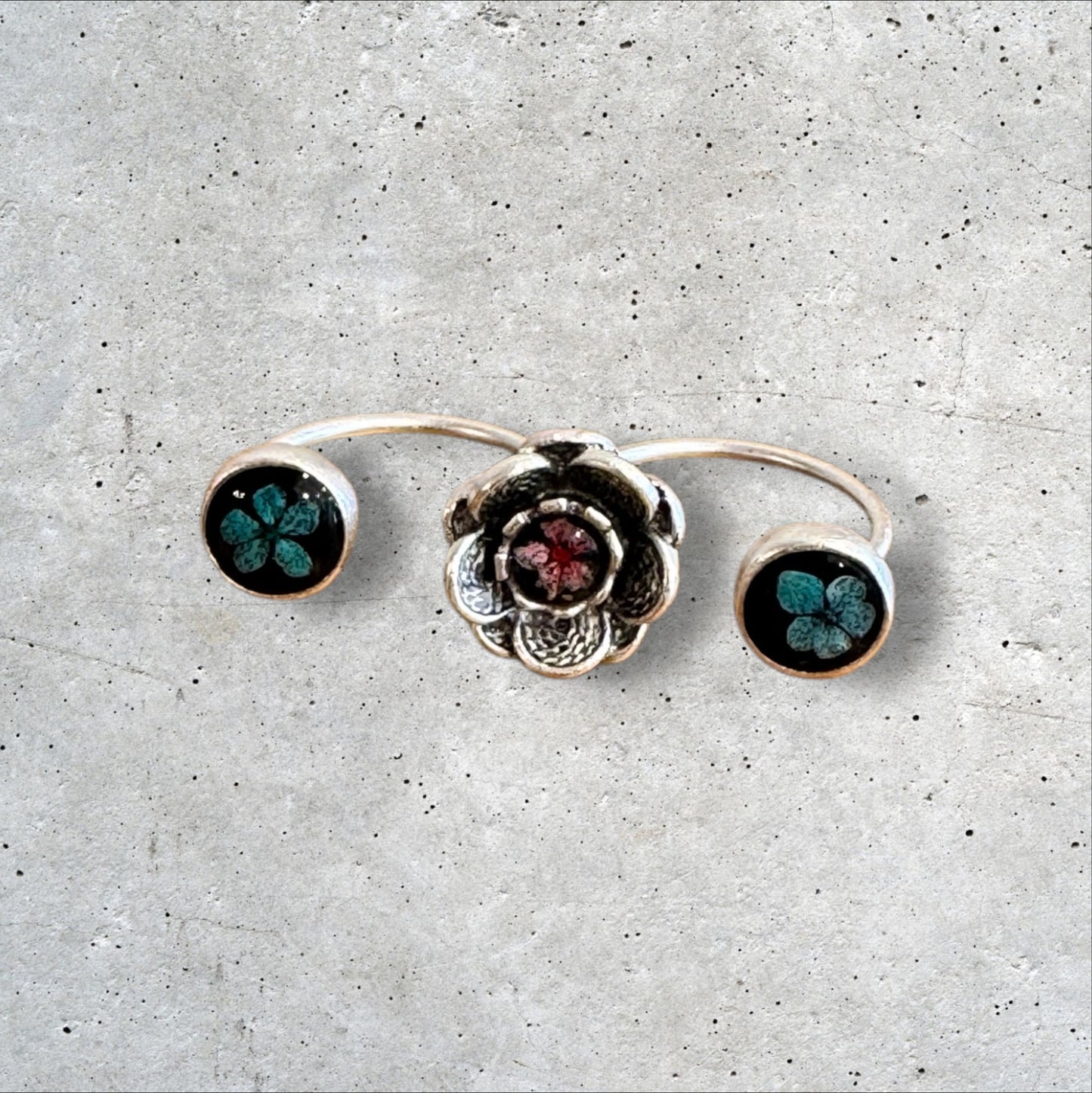 Flower silver plated double ring with blue and pink flowers
