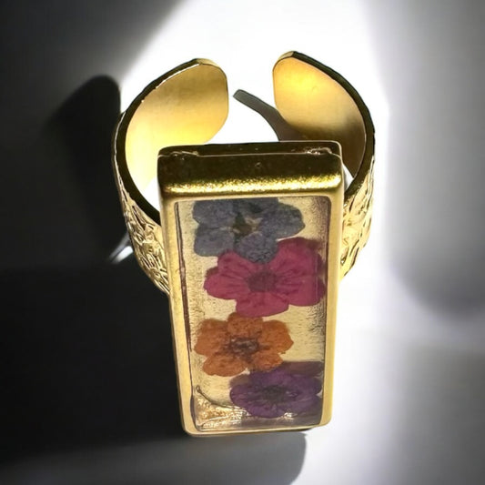 Rectangular gold plated ring with 4 flowers