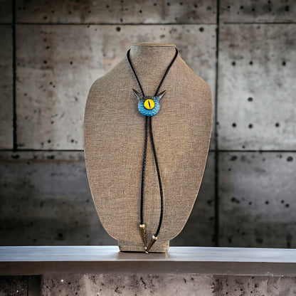 Bolo tie, Monster bolo necktie, handmade resin jewelry, eye statement jewelry. Model Pointy.