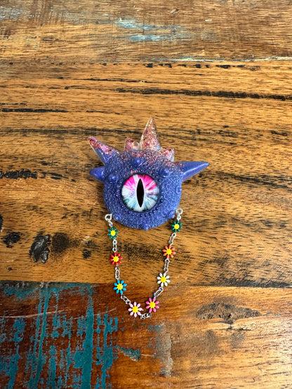 Monster brooch in blue and pink. Model Spiky.