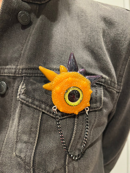 Handmade brooch, orange and black monster brooch, pastel goth jewelry, evil eye brooch in resin,creepy cute,spooky jewelry, kawaii brooch, unique brooch. Model Spiky.