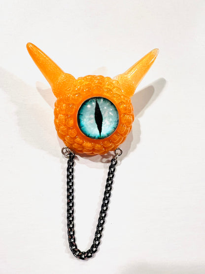 Monster brooch, handmade evil eye broach, edgy orange pastel goth brooch in resin, spooky jewelry, horror brooch, weird jewelry. Model Pointy.