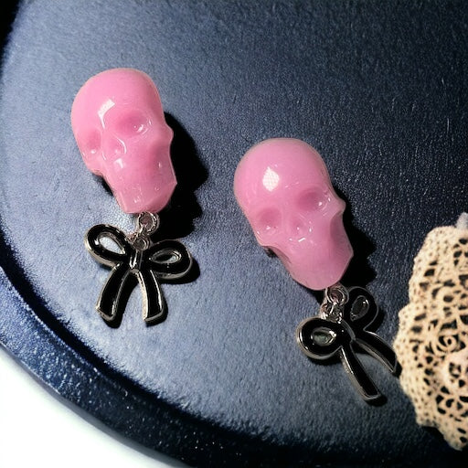 Bubblegum Skull with black bow and silver metal earrings studs