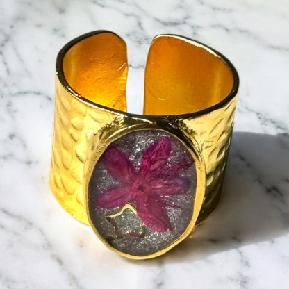 Circular gold plated ring with pink flower and star
