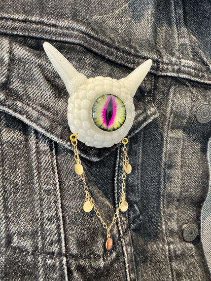09/16 Monster brooch in white. Model Pointy