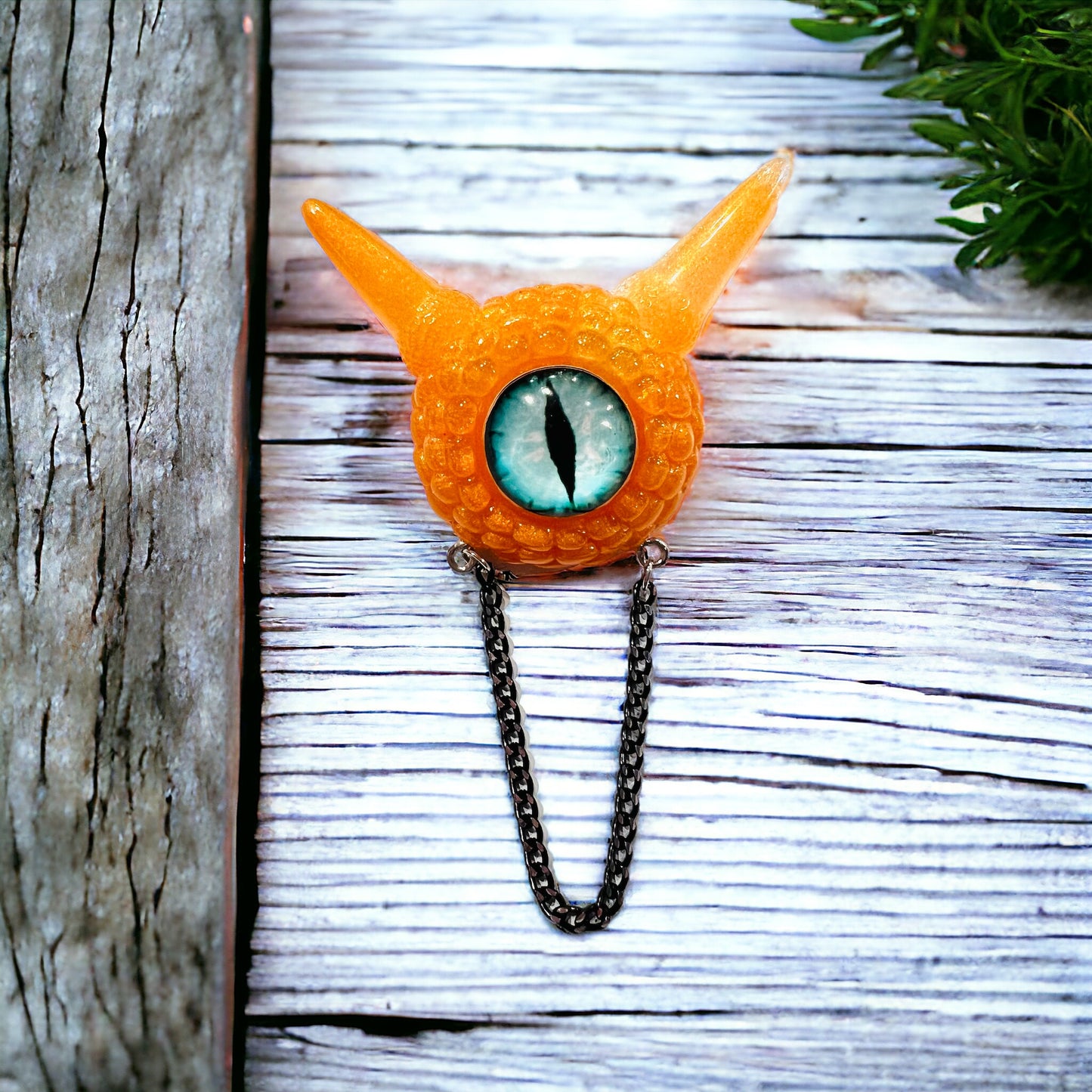 Monster brooch, handmade evil eye broach, edgy orange pastel goth brooch in resin, spooky jewelry, horror brooch, weird jewelry. Model Pointy.