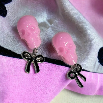 Bubblegum Skull with black bow and silver metal earrings studs