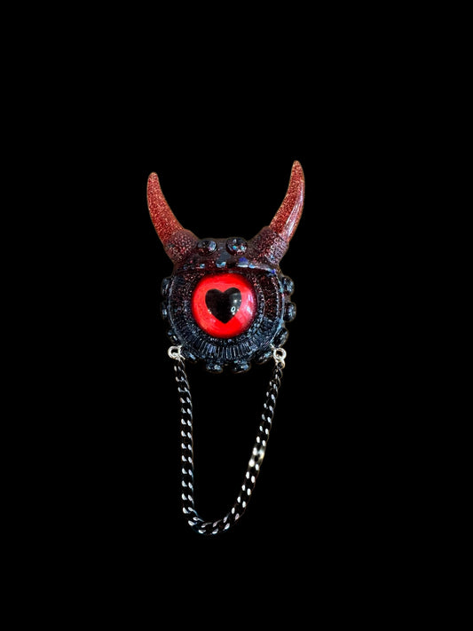 Monster brooch in black and red. Model Vicky.