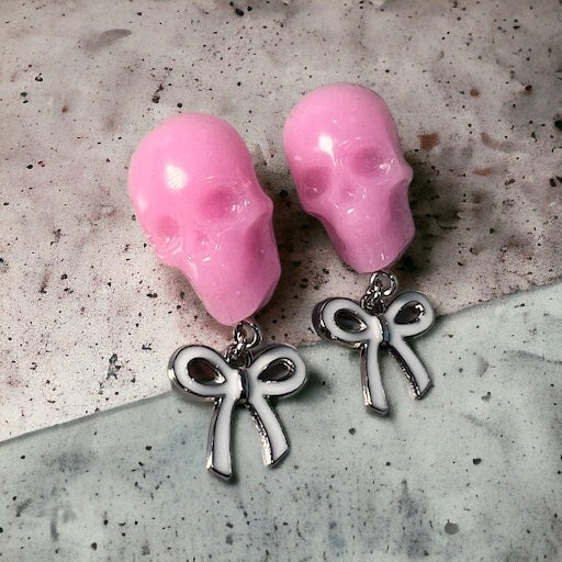 Bubblegum Skull with white bow and silver metal earrings studs