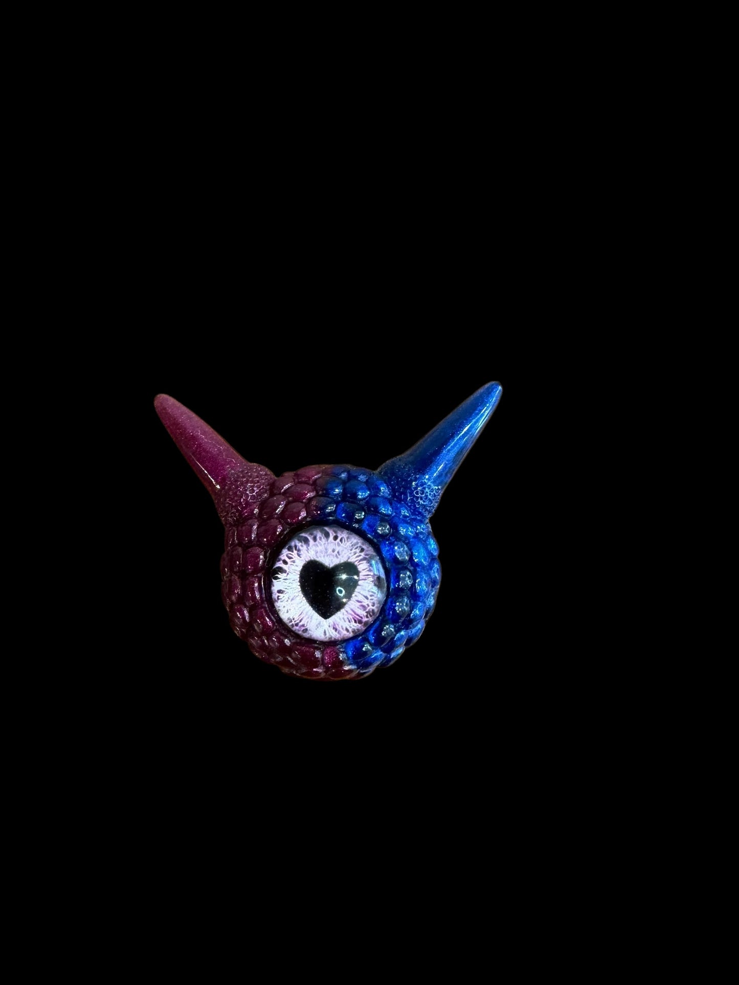Monster brooch in blue and purple. Model Pointy.