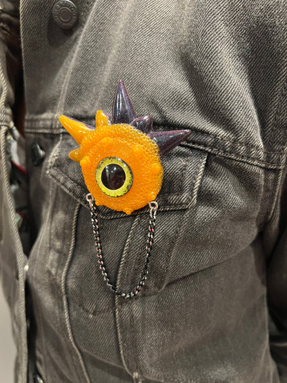 Handmade brooch, orange and black monster brooch, pastel goth jewelry, evil eye brooch in resin,creepy cute,spooky jewelry, kawaii brooch, unique brooch. Model Spiky.