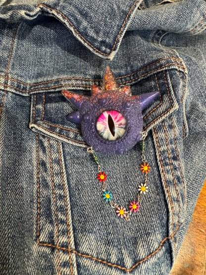 Monster brooch in blue and pink. Model Spiky.