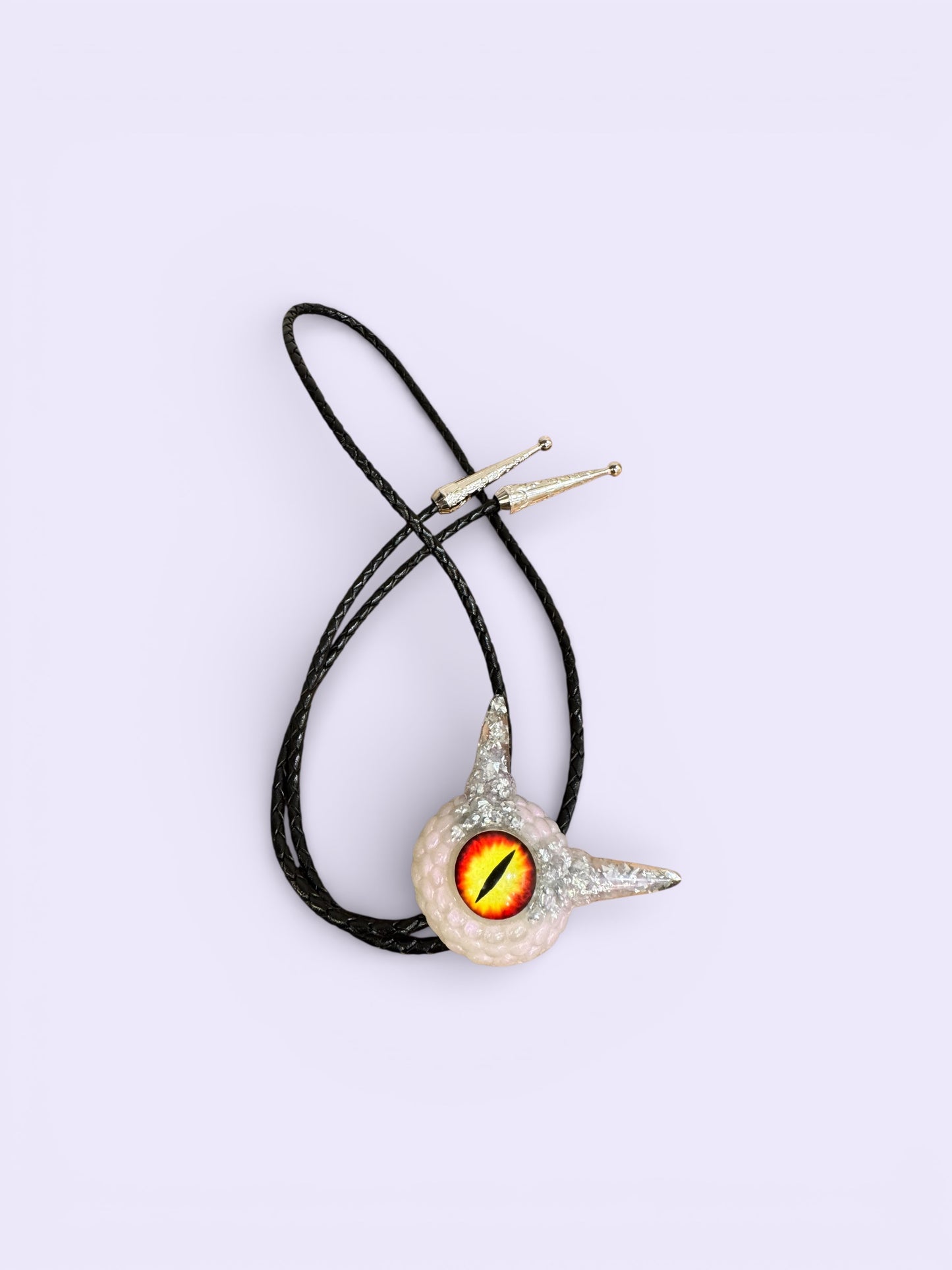 Monster bolo tie in white and silver. Model Pointy.