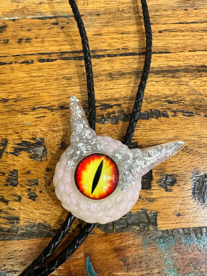 Monster bolo tie in white and silver. Model Pointy.