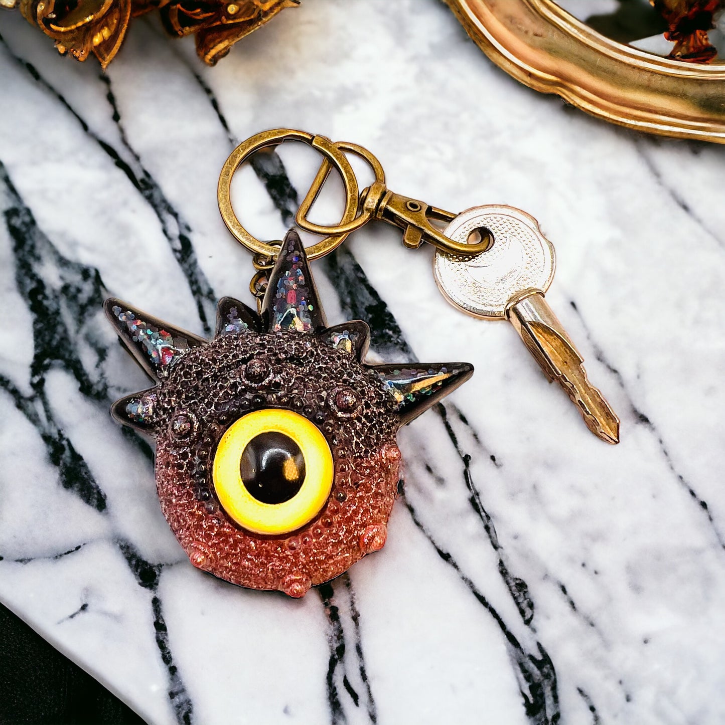 Creepy Monster Eye keychain, black and copper. Model Spiky.