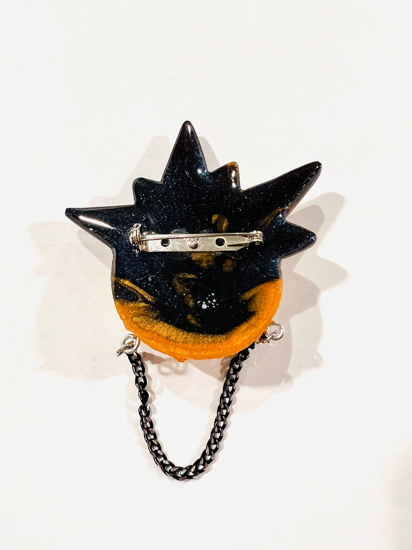 Handmade brooch, orange and black monster brooch, pastel goth jewelry, evil eye brooch in resin,creepy cute,spooky jewelry, kawaii brooch, unique brooch. Model Spiky.