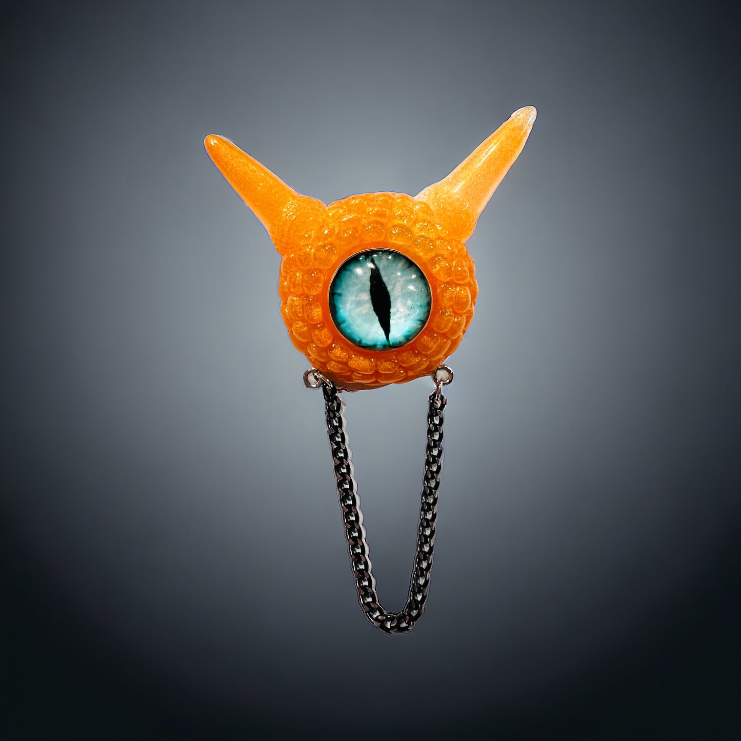 Monster brooch, handmade evil eye broach, edgy orange pastel goth brooch in resin, spooky jewelry, horror brooch, weird jewelry. Model Pointy.