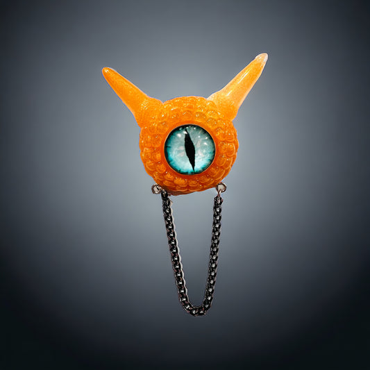Monster brooch, handmade evil eye broach, edgy orange pastel goth brooch in resin, spooky jewelry, horror brooch, weird jewelry. Model Pointy.
