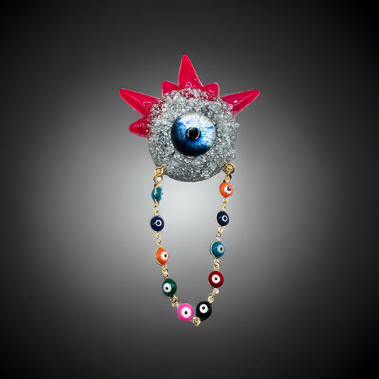 Eye brooch, silver, pink and blue monster brooch, pastel goth jewelry, evil eye brooch in resin, weird core jewelry, spooky jewelry, kawaii brooch, unique brooch. Model Spiky.