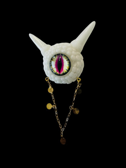 09/16 Monster brooch in white. Model Pointy