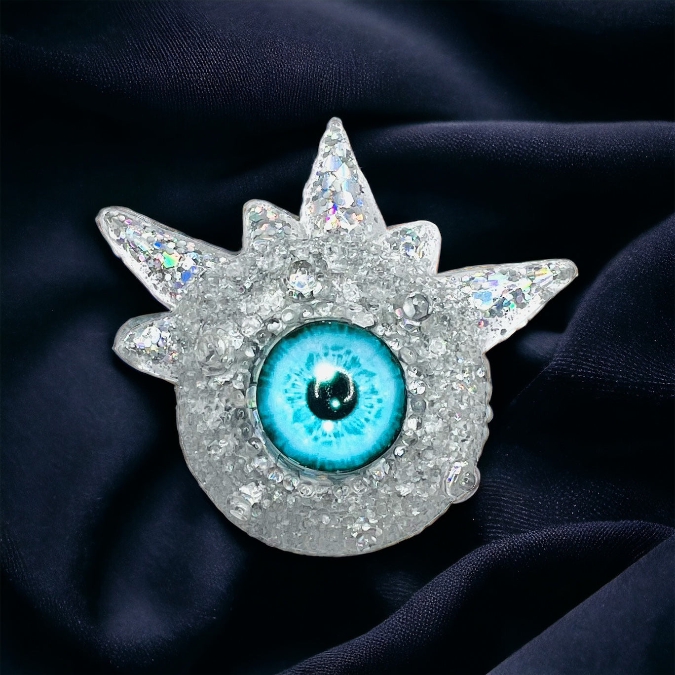 Eyeball brooch, handmade brooch in resin, silver glitter monster brooch, weird accessories, pastel goth jewelry, statement jewelry, Model Spiky.