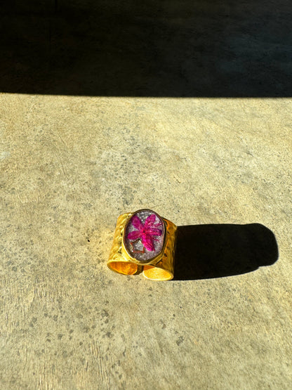 Circular gold plated ring with pink flower and star