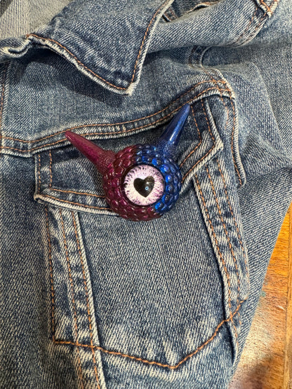 Monster brooch in blue and purple. Model Pointy.