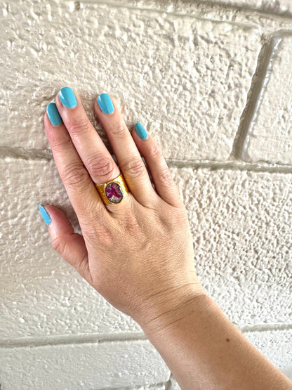 Circular gold plated ring with pink flower and star